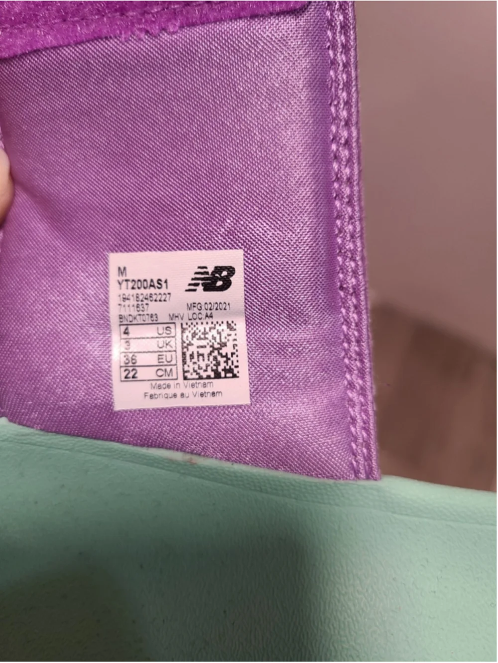 New Balance Girls Size 4 Slip On Sandals